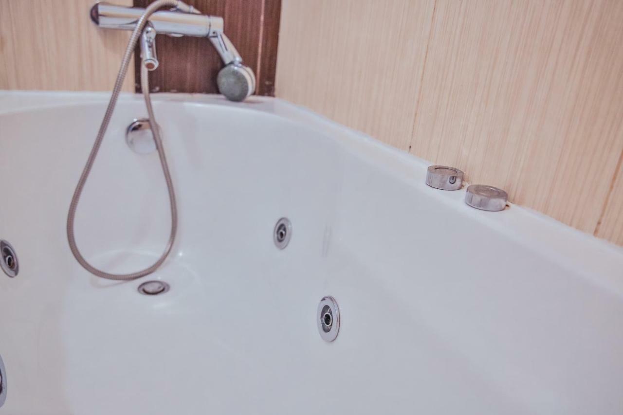 Dream Residence Romantic Bukares Bagian luar foto